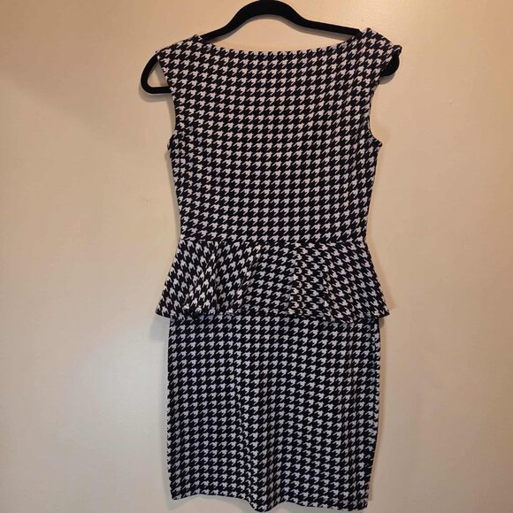 Soprano Peplum Black/White Dress 6 - Picture 4 of 4